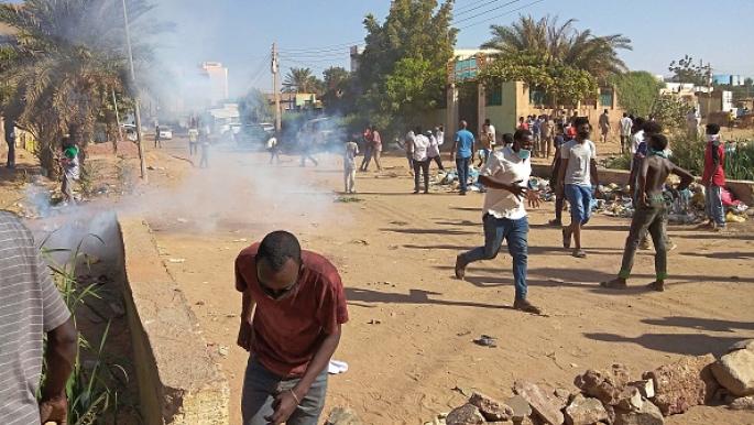 بعد يوم دامٍ في السودان مواجهات جديدة بالخرطوم وتجمع المهنيين يدعو لعصيان مدني وإضراب عام
