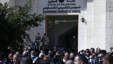 Photo of المحامون الفلسطينيون يواصلون تعليق عملهم تحذيرًا من الاستمرار في تنفيذ تعديلات قانونية