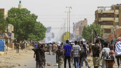 Photo of مظاهرات جديدة في السودان رفضاً للانقلاب.. والشرطة تقمع المحتجين