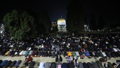 Photo of عشرات الآلاف يتوافدون إلى الأقصى لإحياء ليلة الـ27 من رمضان