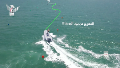 Photo of الحوثيون يستعرضون قدرات الزورق “طوفان المدمر”.. أصاب سفينة بشكل مباشر (شاهد)