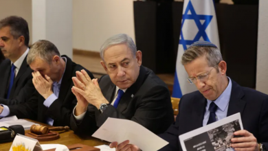 Photo of موقع إسرائيلي: نتنياهو يلتقي فريق التفاوض قبل ساعات من سفره لواشنطن