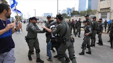 Photo of نهب واعتقال.. الجيش الإسرائيلي يواصل اقتحام مخيم الفوار بالضفة