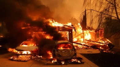 Photo of عشرات الآلاف يفرّون من منازلهم بسبب الحرائق “الأكثر تدميرا” بتاريخ كاليفورنيا