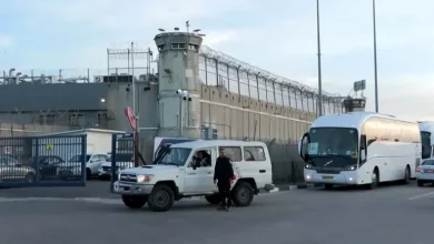 Photo of إسرائيل تؤخر الإفراج عن الأسرى الفلسطينيين بحجة “الفوضى” خلال تسليم المحتجزين في غزة