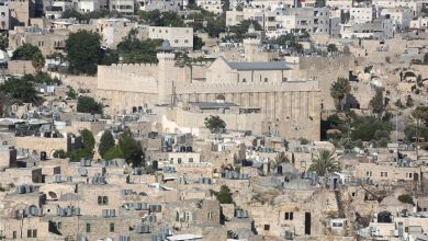 Photo of الاحتلال يغلق المسجد الإبراهيمي أمام المصلين ويفتحه للمستوطنين