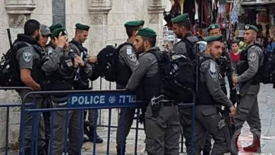 Photo of الاحتلال يحول القدس لـ”ثكنة عسكرية” ومستوطنون يهاجمون قرية فلسطينية